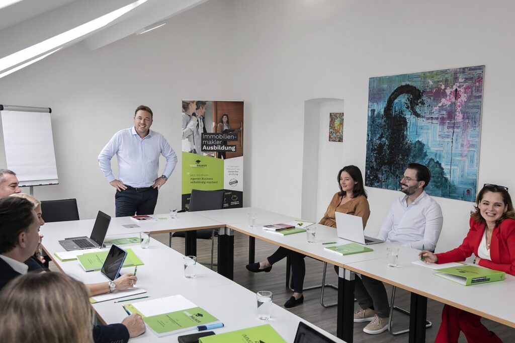 Immobilienmakler- und Verwalter-Ausbildung im Kursraum in Wien